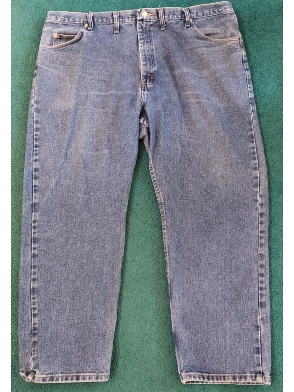 Wrangler Men's 46 x 30 Jeans Blue Medium Wash Relaxed Fit Straight Leg 9760WDR